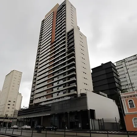 Prédio em frente ao shopping Estação-3